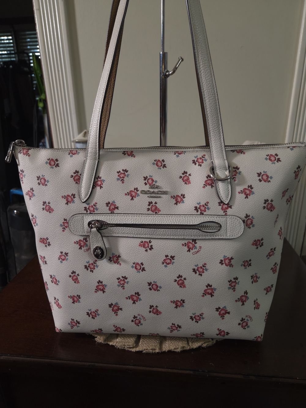 EUC Coach Off White Rose Pattern Leather Tote